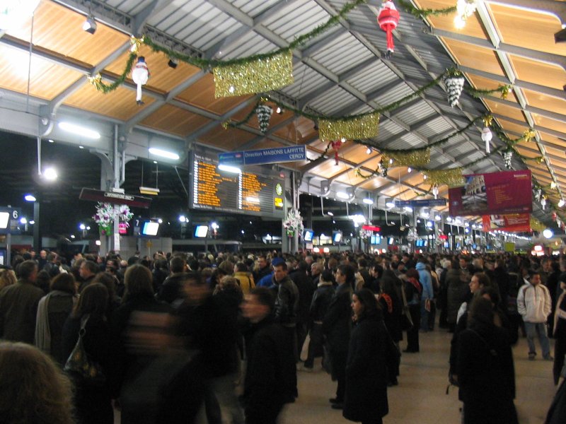 Paris Saint-Lazare et beaucoup de monde