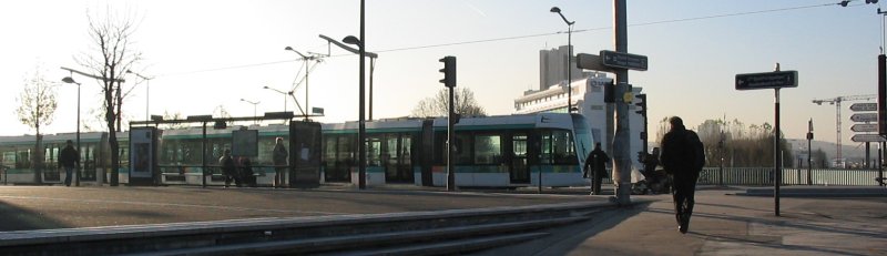 Tramway T3 à Paris, vu de loin