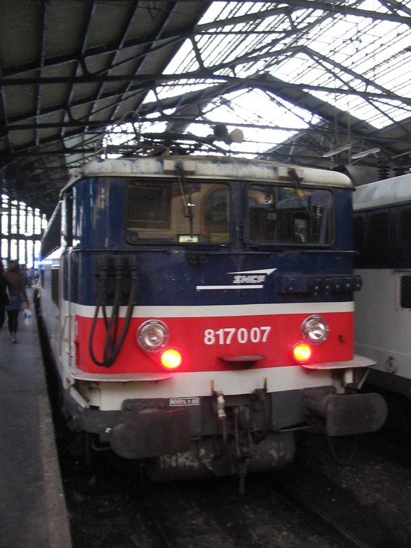 Photo de la BB 817007 en gare de Paris Saint-Lazare vue de devant
