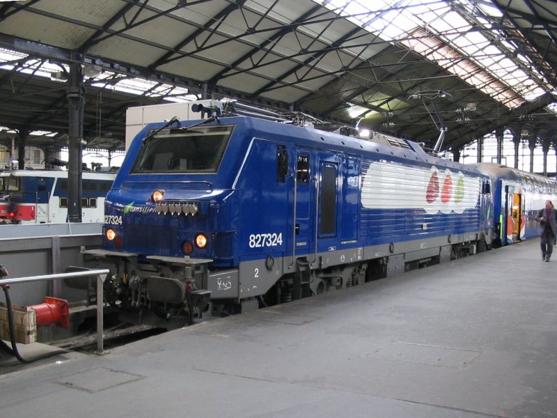 Photo de la BB 827324 en gare de Paris Saint-Lazare